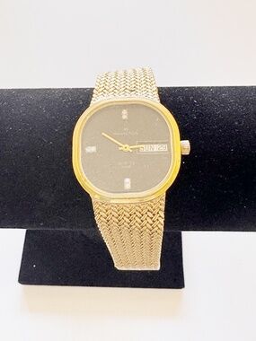 Vintage Hamilton Quartz Day Date Gold Tone Cushion Case Bracelet Watch 30mm Run